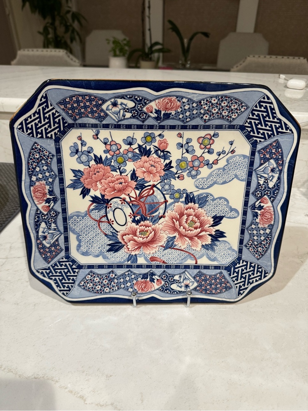 This item is a collectible Japanese Imari style porcelain plate: